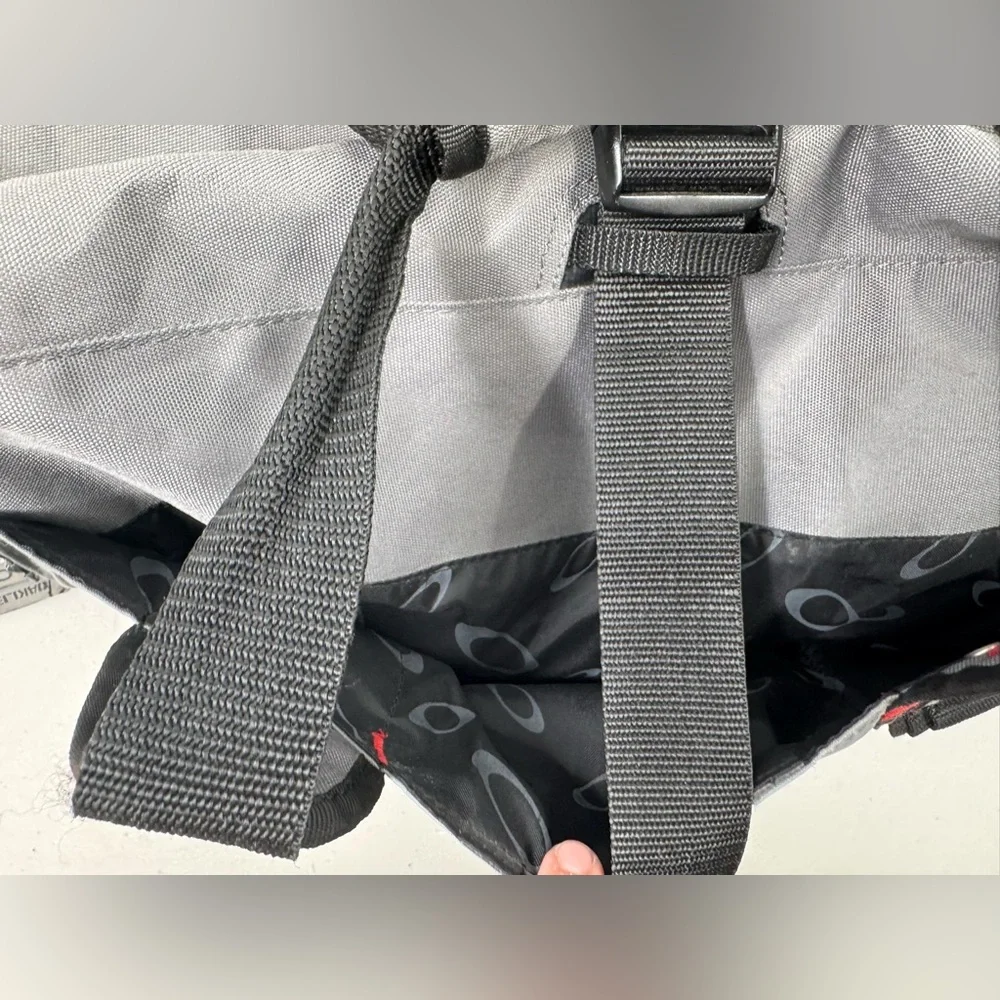 Oakley men duffel